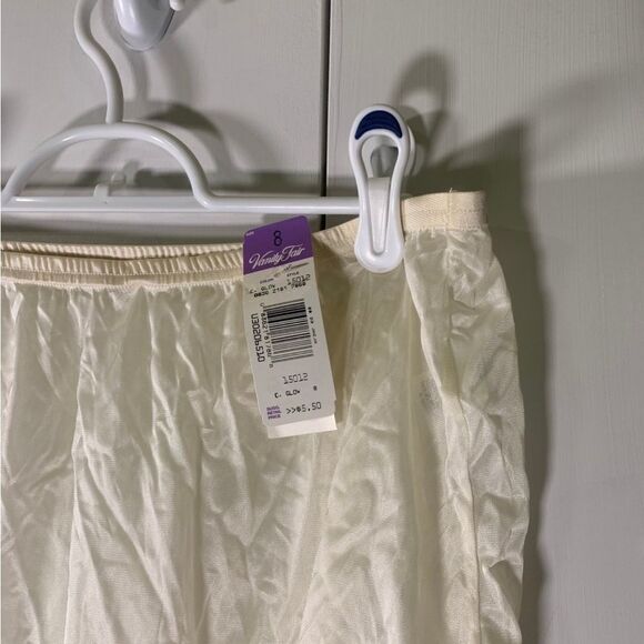 Vanity Fair NEW Size 8 Cream Vintage Deadstock Panties - Picture 2 of 3